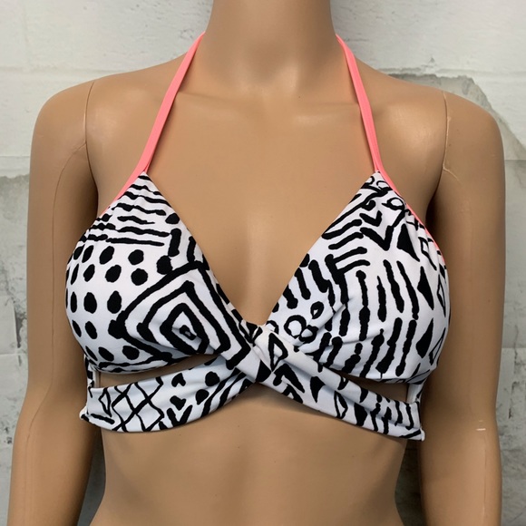 Xhilaration Other - Adorable Swim Top with Cutouts.